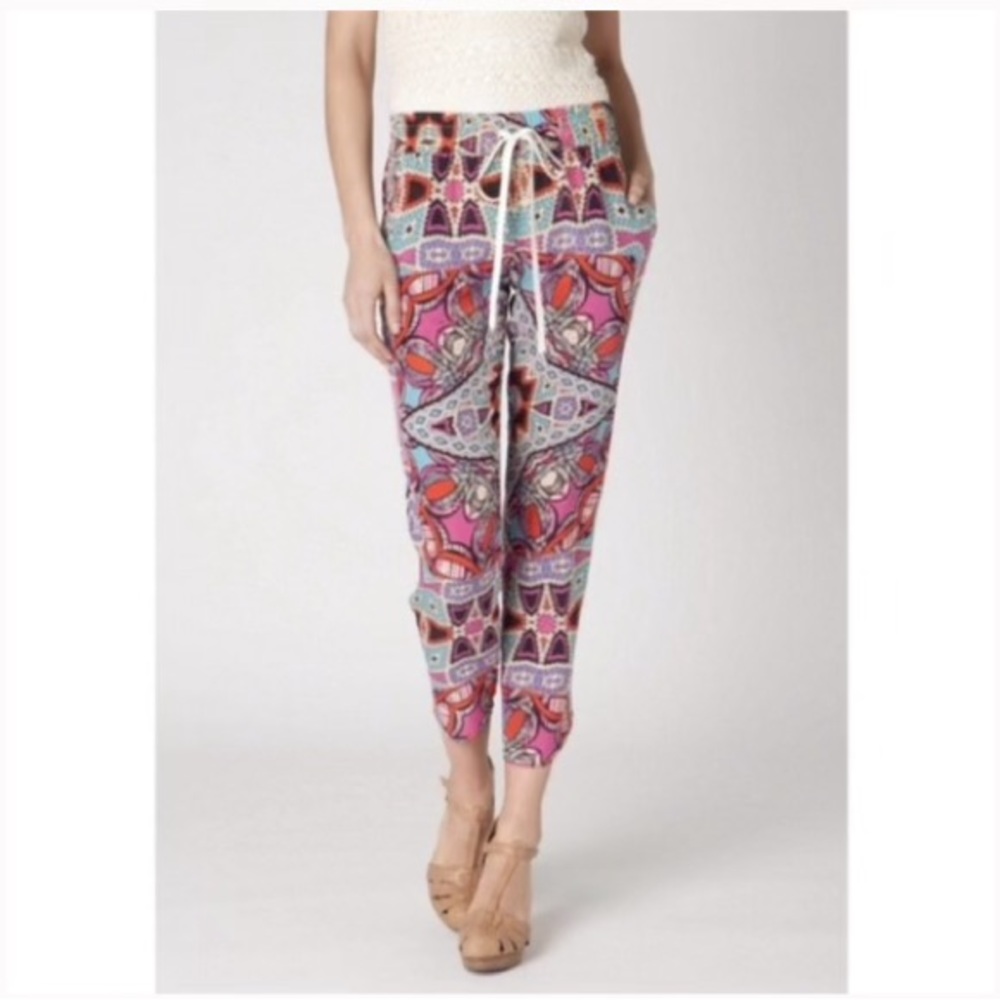Anthropologie relaxed pull on printer pants.